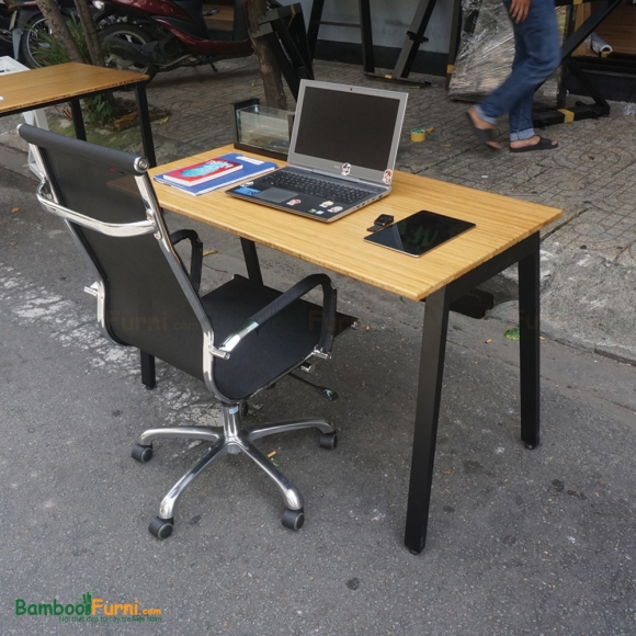 BFCB006 - Combo bàn làm việc AtonBamboo và ghế lưới lưng cao